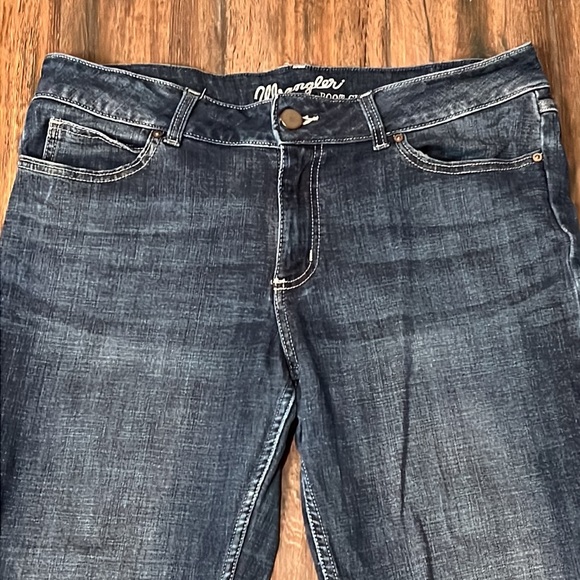 👖 LN Wrangler brand boot cut junior’s jeans - Picture 2 of 8